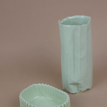Petit vase texturé en porcelaine