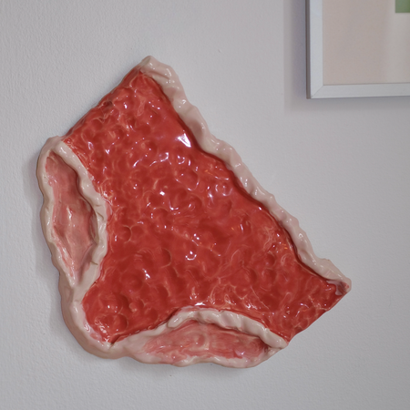 Pièce murale en céramique 'Grande culotte rose'