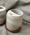 Tasse à emporter blanche en argile rouge