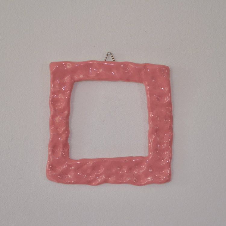 Pièce murale en céramique 'Cadre rose'