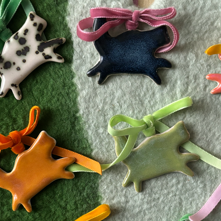 Ornement de chat en porcelaine [couleurs variées]