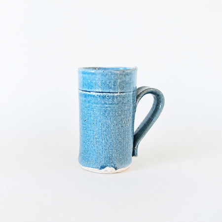 Petite tasse en céramique artisanale