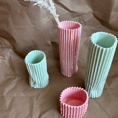 Vases et pots ondulés en porcelaine [modèles variés]