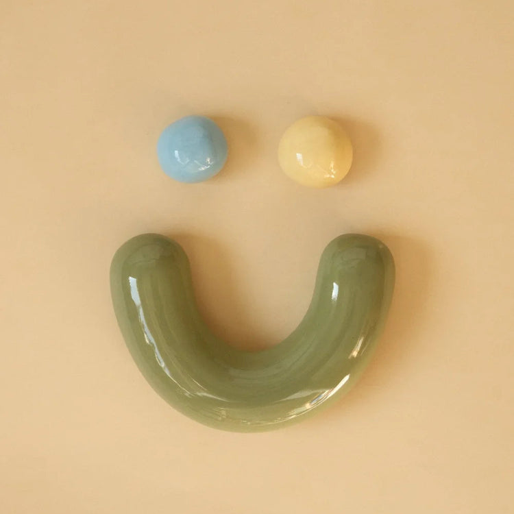 Emoji Smiley mural en céramique bleu, jaune et vert [sur commande]