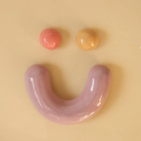 Emoji Smiley mural en céramique rose, caramel et lilas [sur commande]