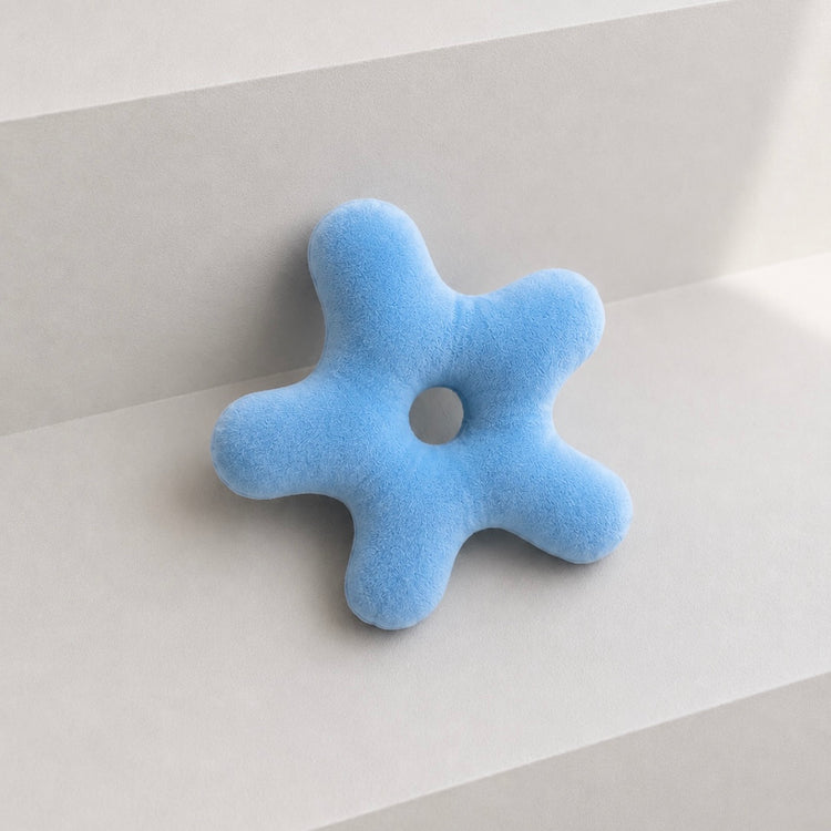 Petit coussin fleur velours bleu