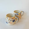Tasse abstraite bleue et pêche