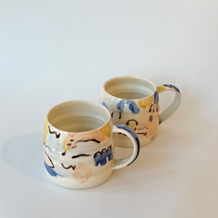 Tasse abstraite bleue et pêche