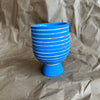Gobelet ligné bleu sur pied