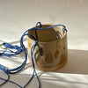 Cache-pot suspendu abstrait