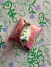 Figurine 'Cat on pillow' [modèles variés]