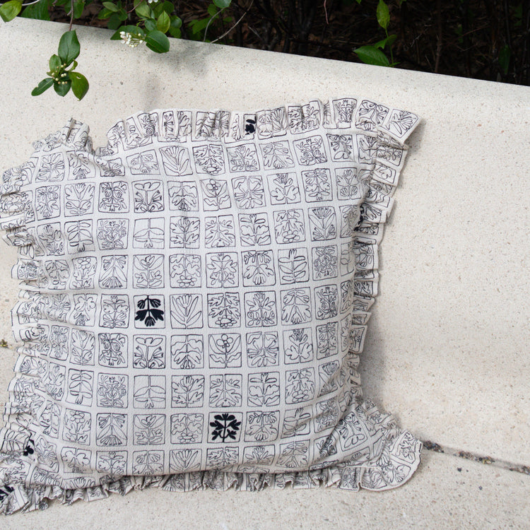 Housse de coussin Frill Tuiles fleurs