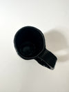 Tasse noire texturée en céramique