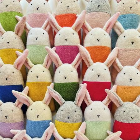 Hochet Lapin en cachemire [couleurs variées]