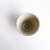 Gobelet abstrait en porcelaine