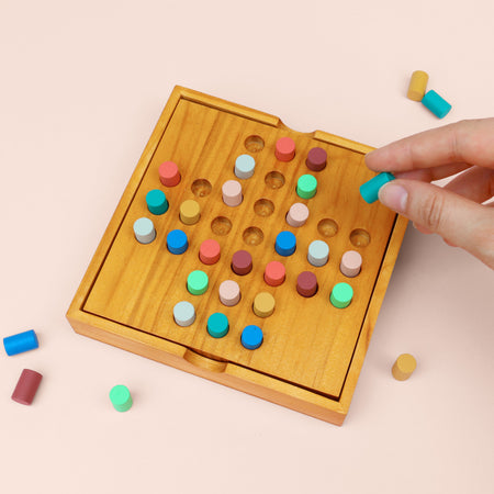 Jeu solitaire coloré en bois