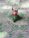 Figurine 'Cat on pillow' [modèles variés]