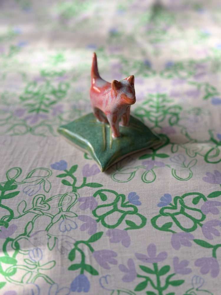 Figurine 'Cat on pillow' [modèles variés]
