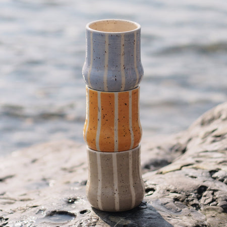 Tasse bombée rayée [formats variés]