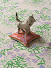 Figurine 'Cat on pillow' [modèles variés]