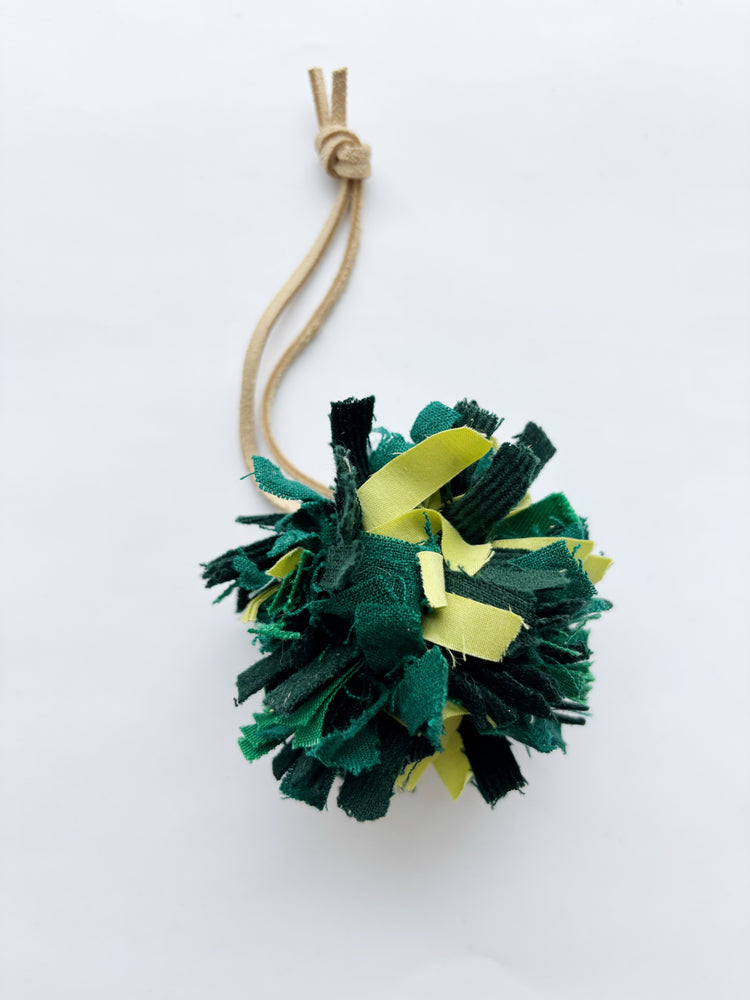 Ornement Happy Scrappy Pompoms [couleurs variées]