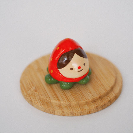 Petite sculpture figurine 'Strawberry'