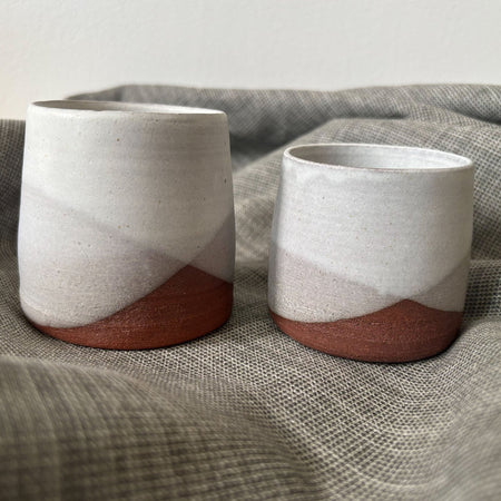 Gobelet blanc en argile rouge [formats variés]
