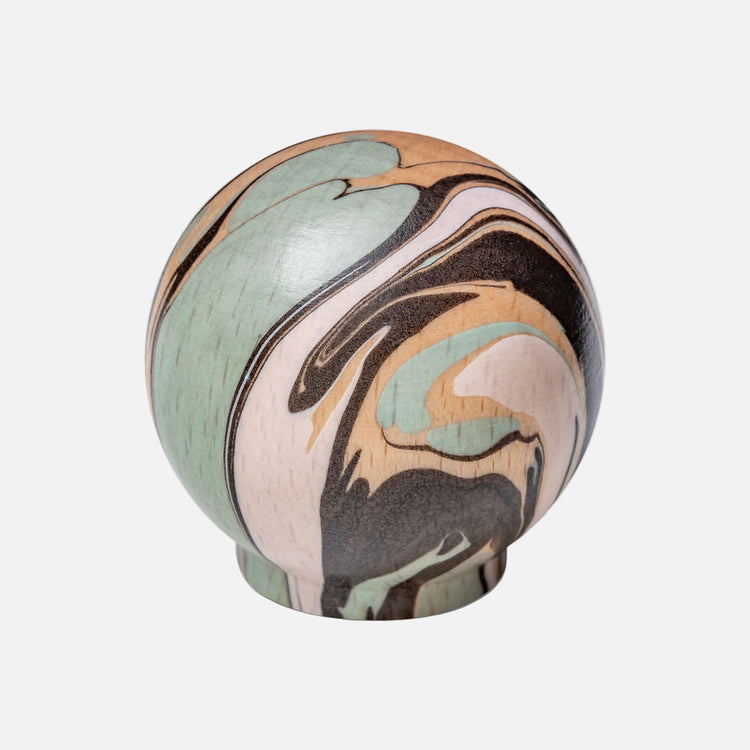 Poignée (ou crochet) marbrée sauge noir et blanc sur hêtre