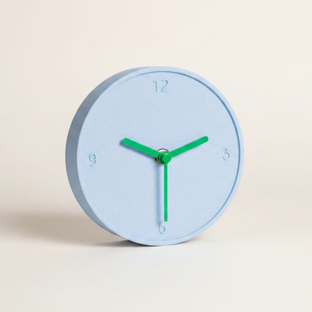 Horloge ronde bicolore bleu