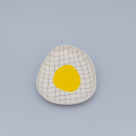 Plateau Œuf grille jaune en Céramique