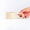 Tasse en grès crème