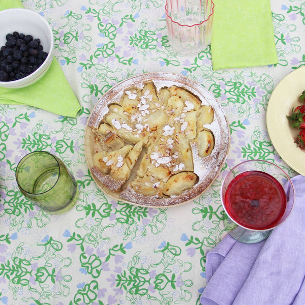 Heart-shaped radish tablecloth