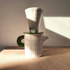 Ensemble carafe et percolateur à motif carreaux