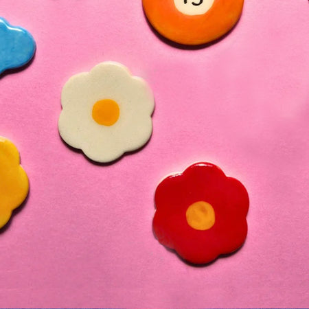 Épinglette en céramique Marguerite [couleurs variées]