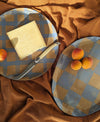 Plateau grande assiette ronde de service Gingham bleu