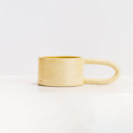 Tasse en grès crème
