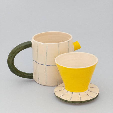 Ensemble carafe et percolateur à motif carreaux