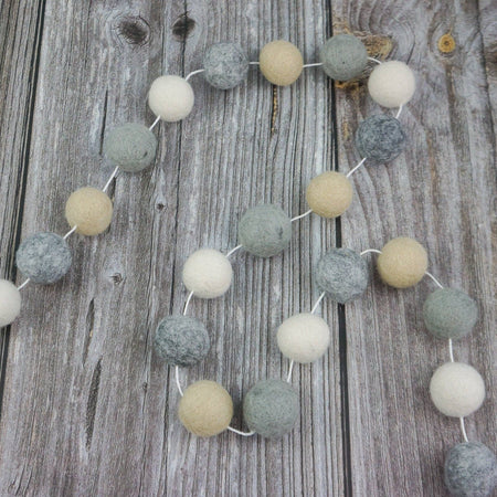 Guirlande en laine feutrée neutre [5pi]