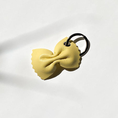 Porte-clés Farfalle en cuir jaune beurre