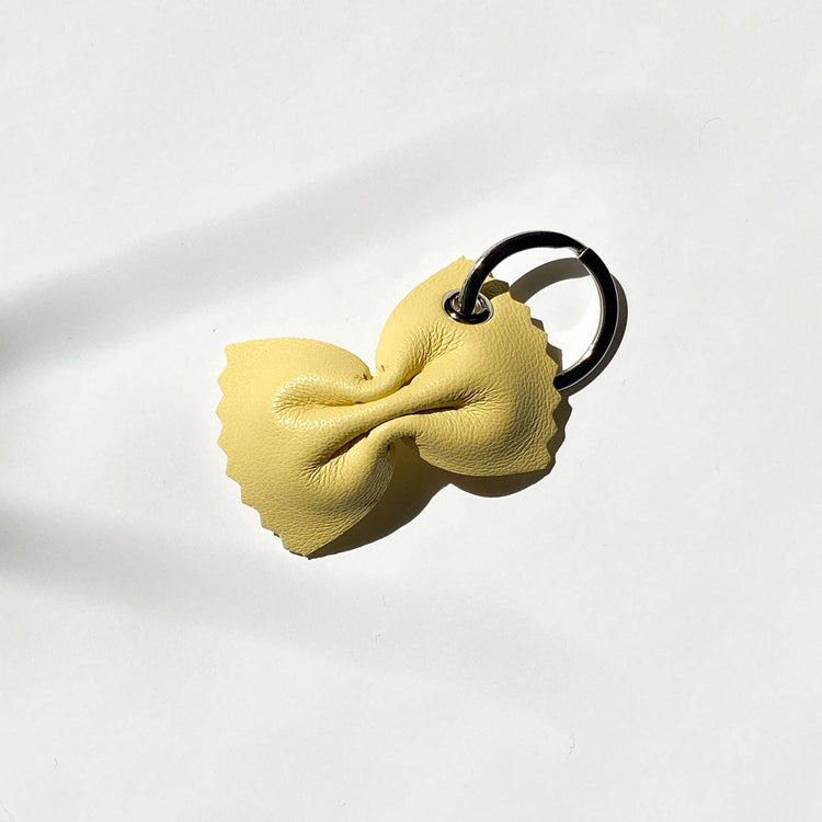 Porte-clés Farfalle en cuir jaune beurre