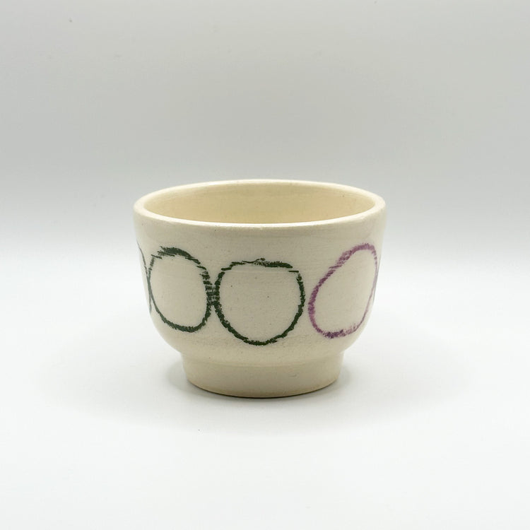 Contrasting round ceramic cup