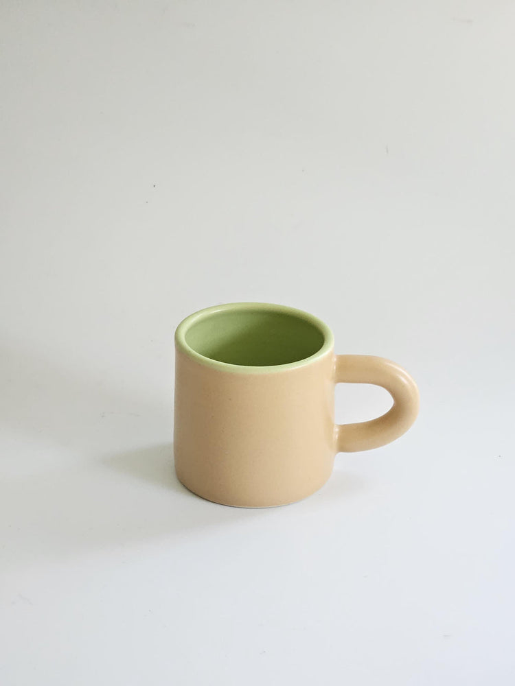 Tasse en céramique bicolore