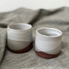 Gobelet blanc en argile rouge [formats variés]