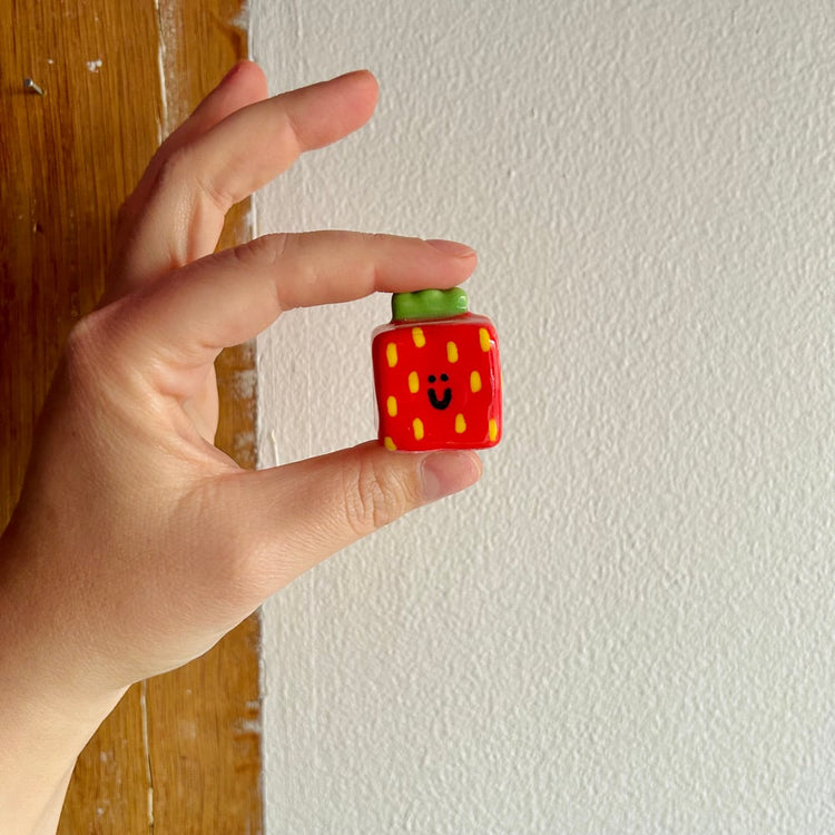 Figurine porte-bonheur Fraise