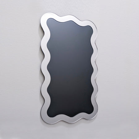 Miroir Wavy en acrylique argent et chrome foncé