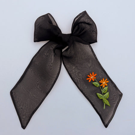 Ruban noir brodé fleur