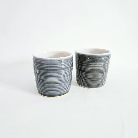 Tasse gobelet seconde main en céramique artisanale Sae