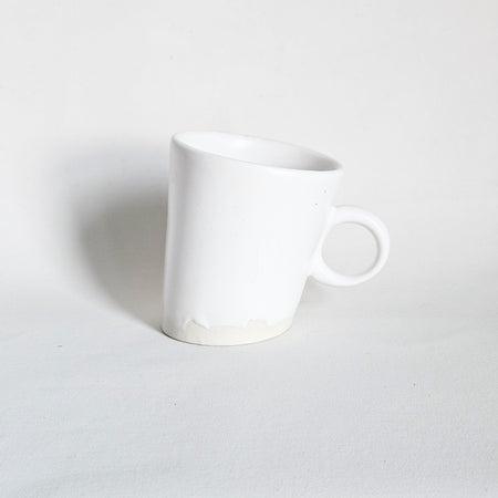 Tasse penchée vintage en céramique artisanale