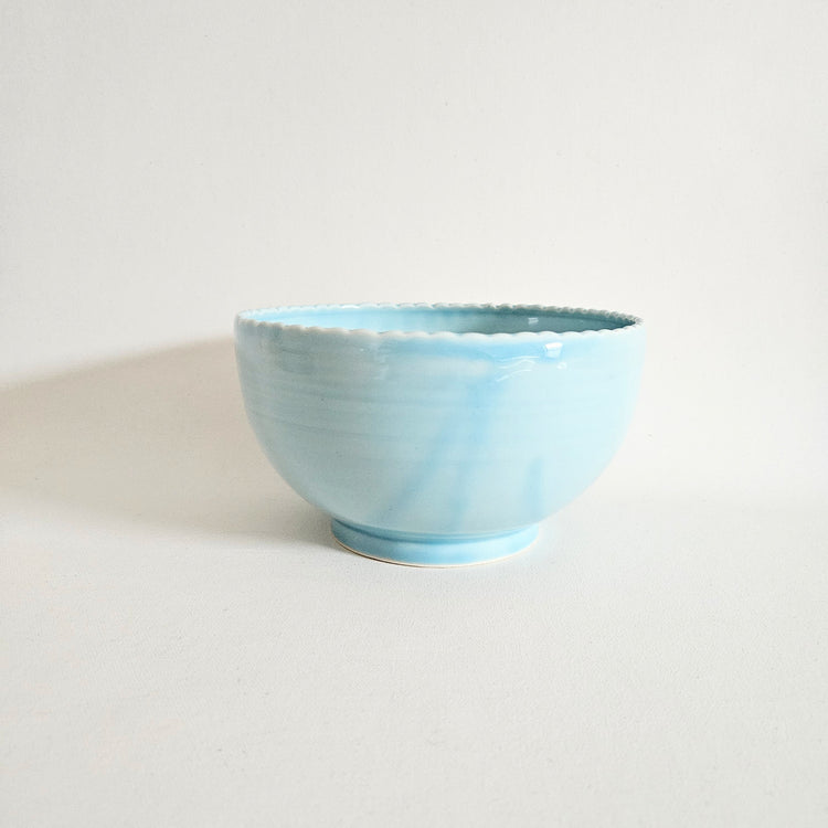 Vaisselle seconde main à festons [couleurs variées]