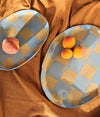 Plateau grande assiette ovale à carreaux bleus